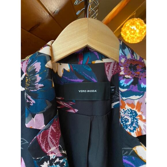Floral Blazer - Picture 3 of 4